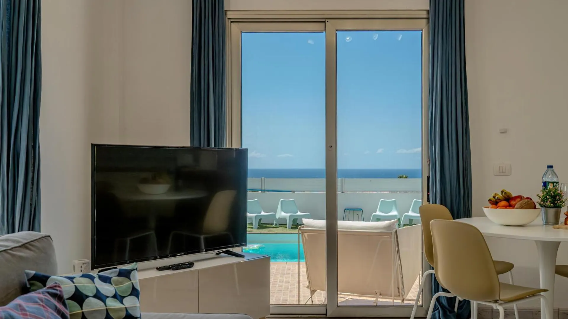 Bungalow Apartment With Private Pool & Ocean Views 阿德耶