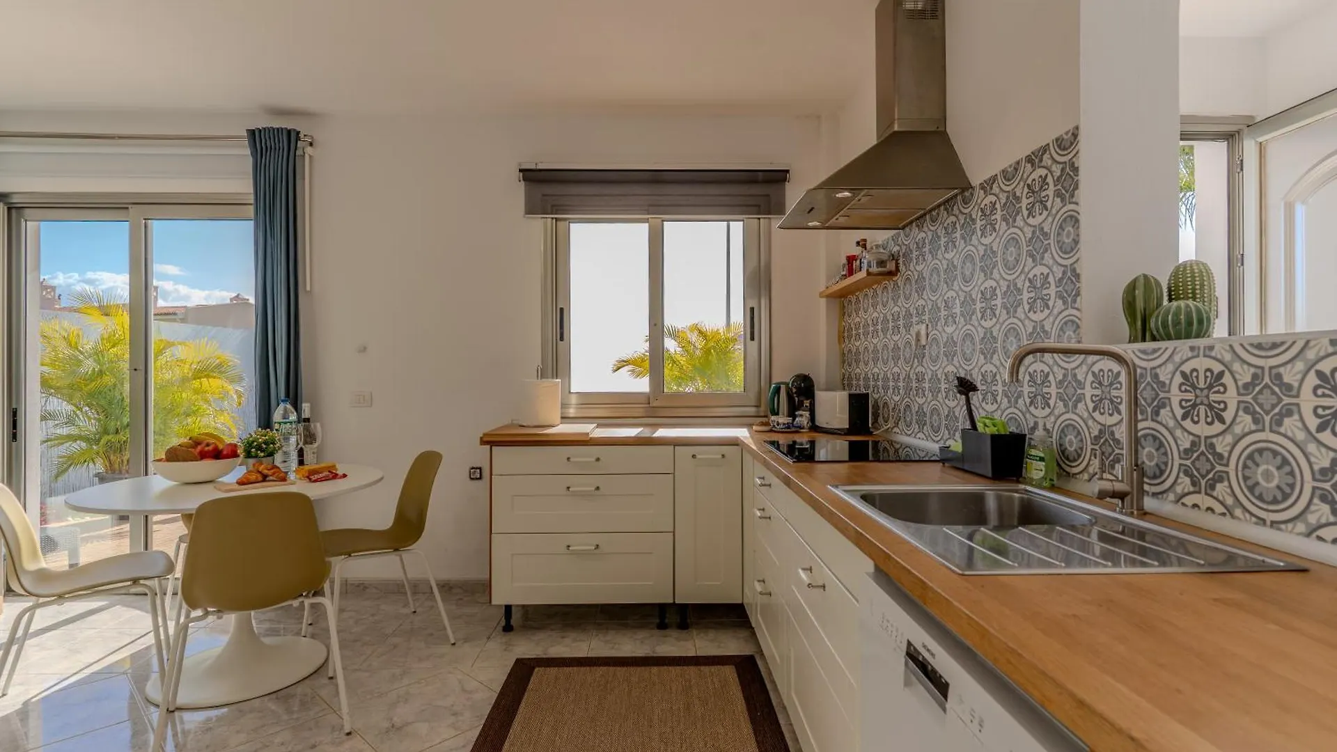 Bungalow Apartment With Private Pool & Ocean Views 阿德耶 0*,